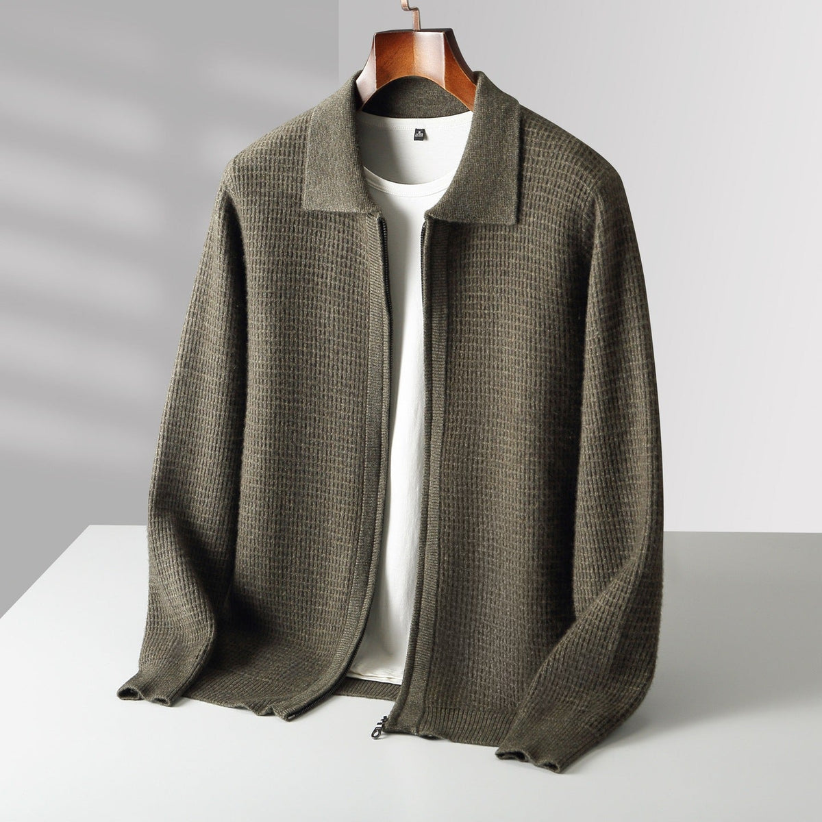 Avelaro Wool Zip Sweater